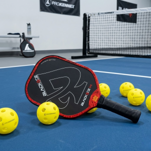 Vợt Pickleball Sợi Carbon: Phân Tích Kỹ Thuật Chuyên Sâu và Giải pháp tối ưu